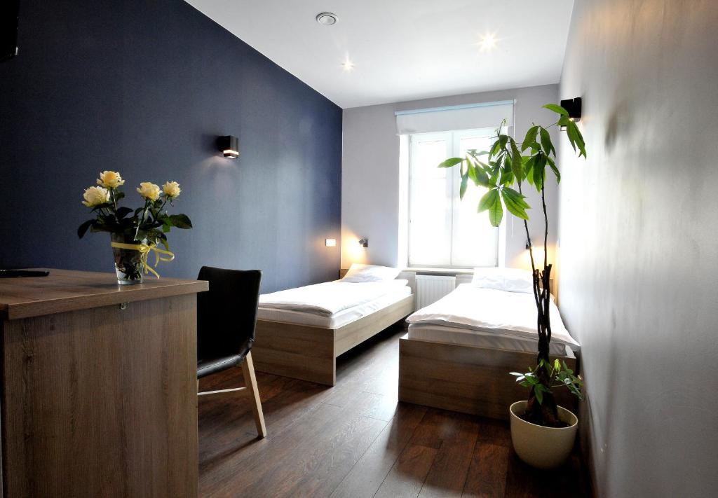 Promenada Hostel *