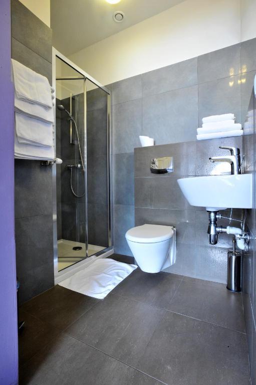 Promenada Hostel *