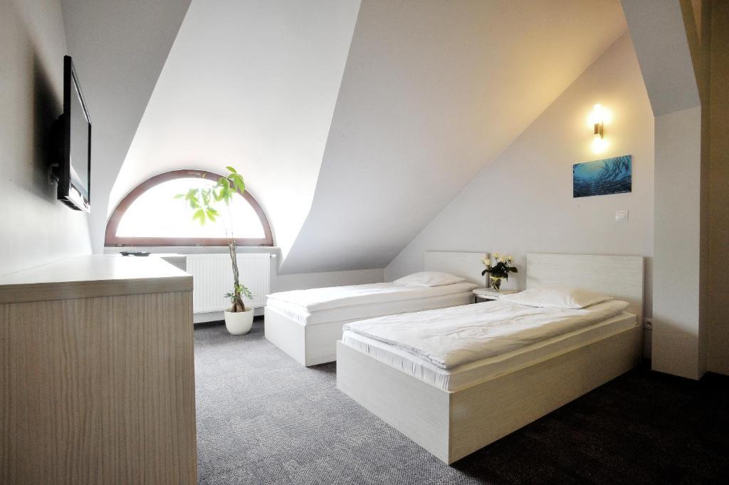 Promenada Hostel *
